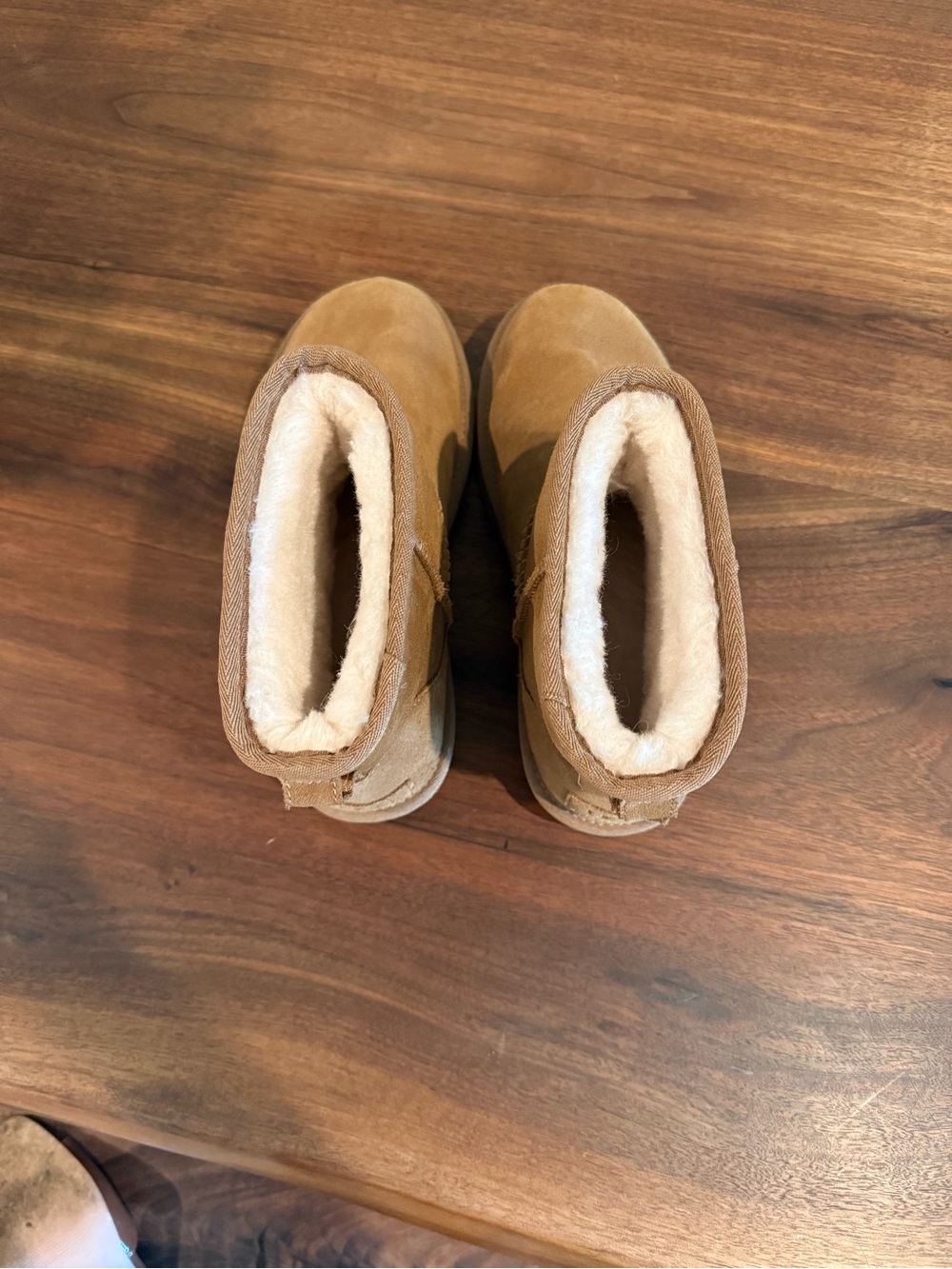 Mini Uggs Size 8 - Picture 3 of 5